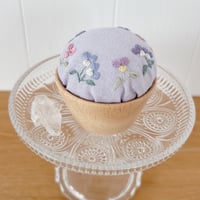 【受注販売】ビオラの手刺繍針山