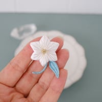 【完売】星桔梗の手刺繍ブローチ