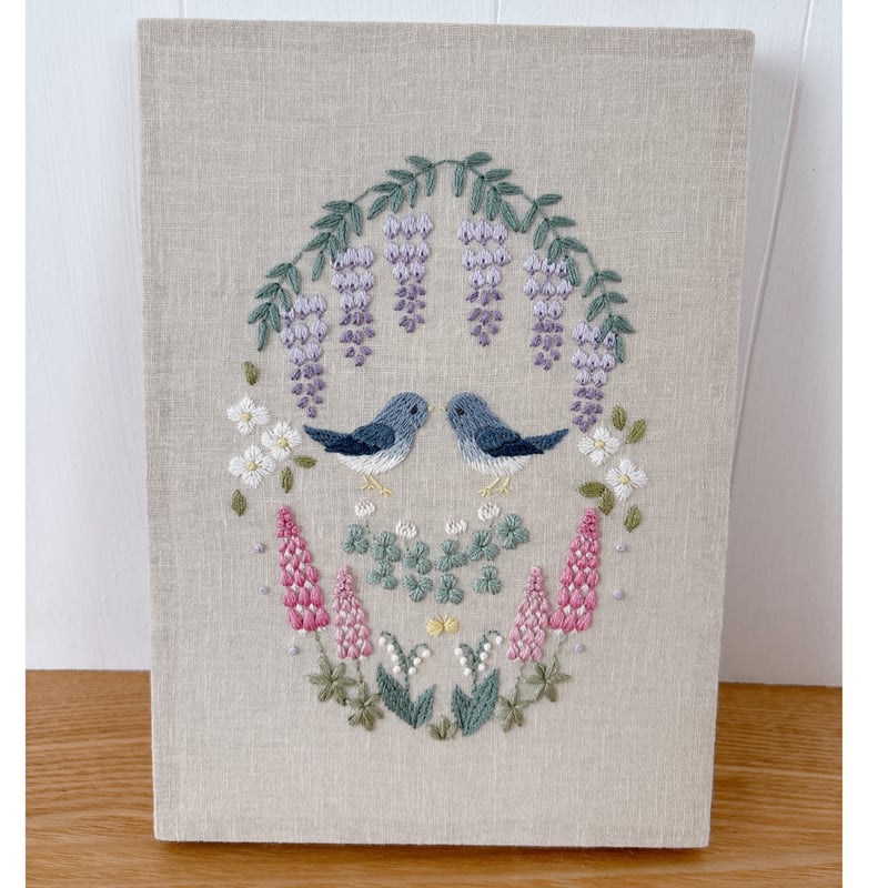 刺繍画 額装 花鳥図 アートパネル 伝統工芸 花咲く森の刺繍原画パネル | itonomori