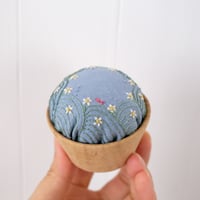 梅花藻の手刺繍針山