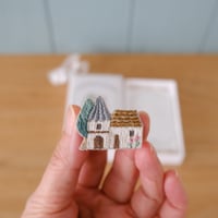 町並みの手刺繍ブローチ