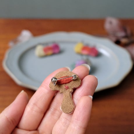 ベニテングダケの手刺繍ブローチ
