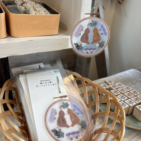 刺しゅう枠オーナメントしおり