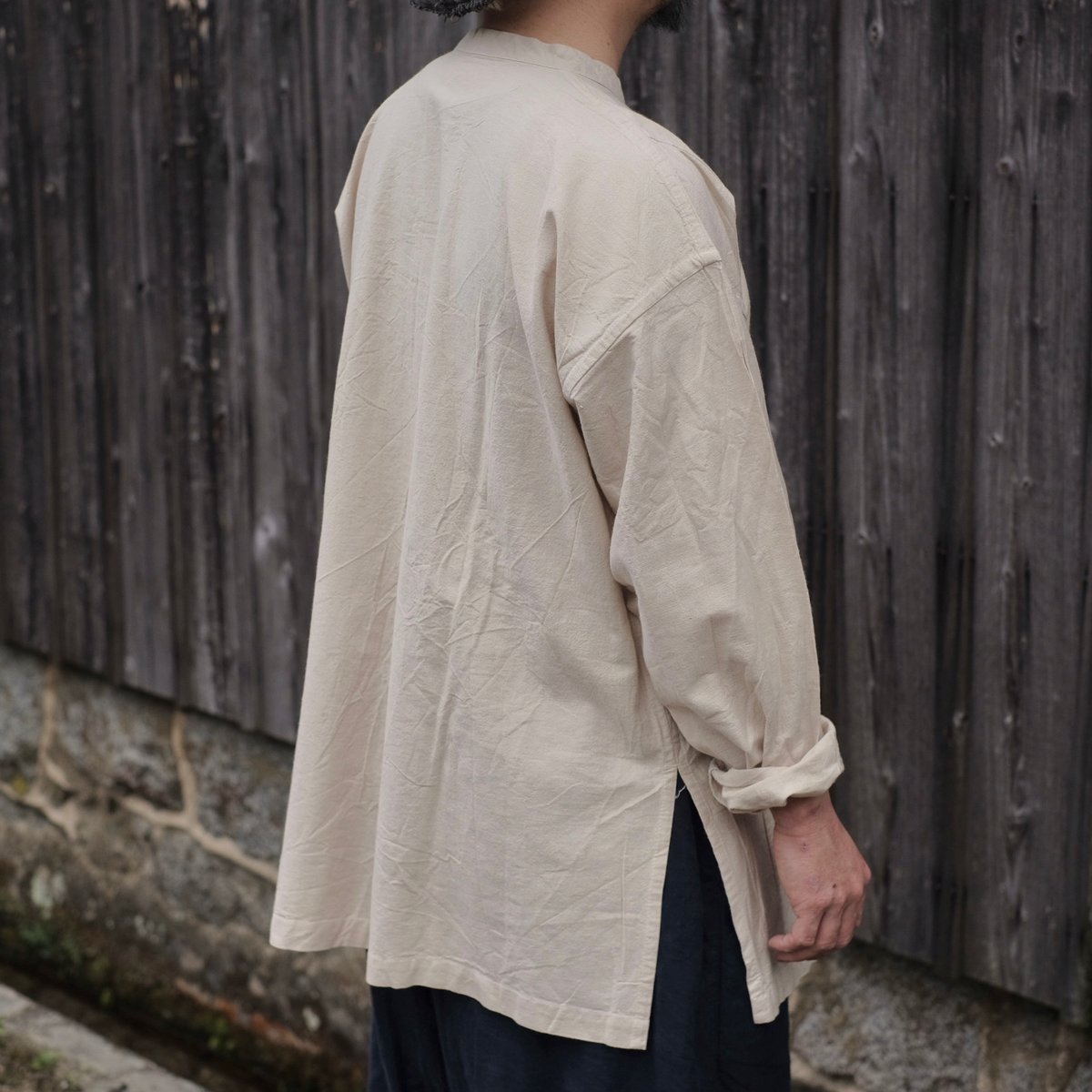 ヂェン先生の日常着 長袖 ベージュ ヂェン先生の日常着 / 長袖前あきシャツ / 生成 | gallery hito