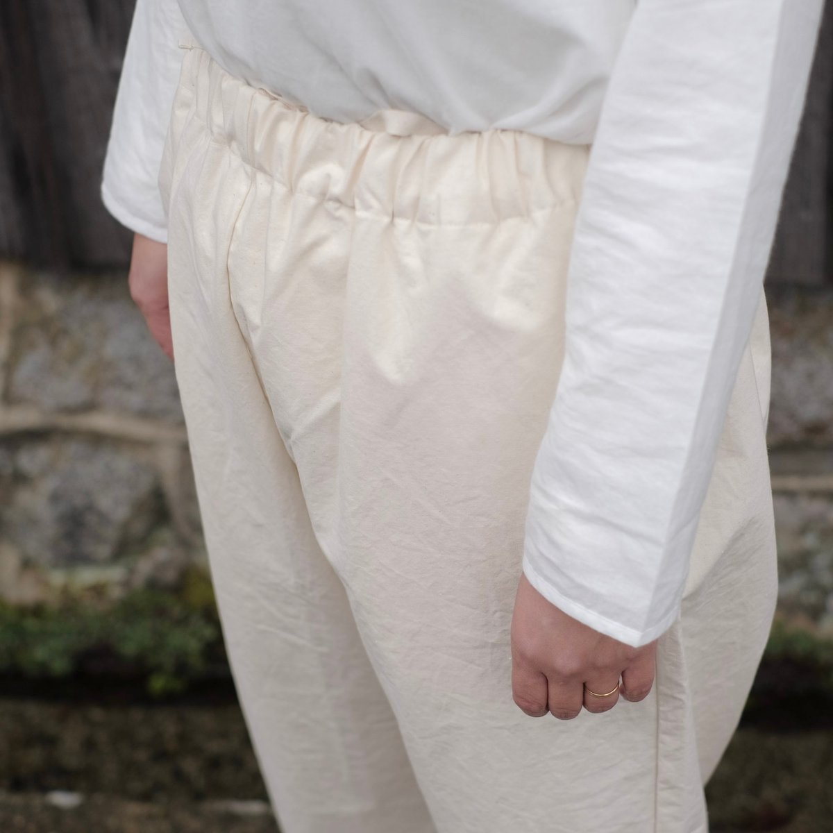 Yoli / Cotton tapered pants / O.white | gallery