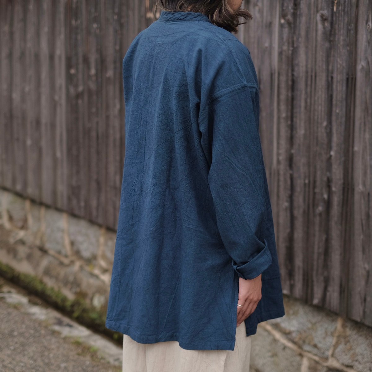 ヂェン先生の日常着 / 長袖前あきシャツ / 紺 | gallery hito