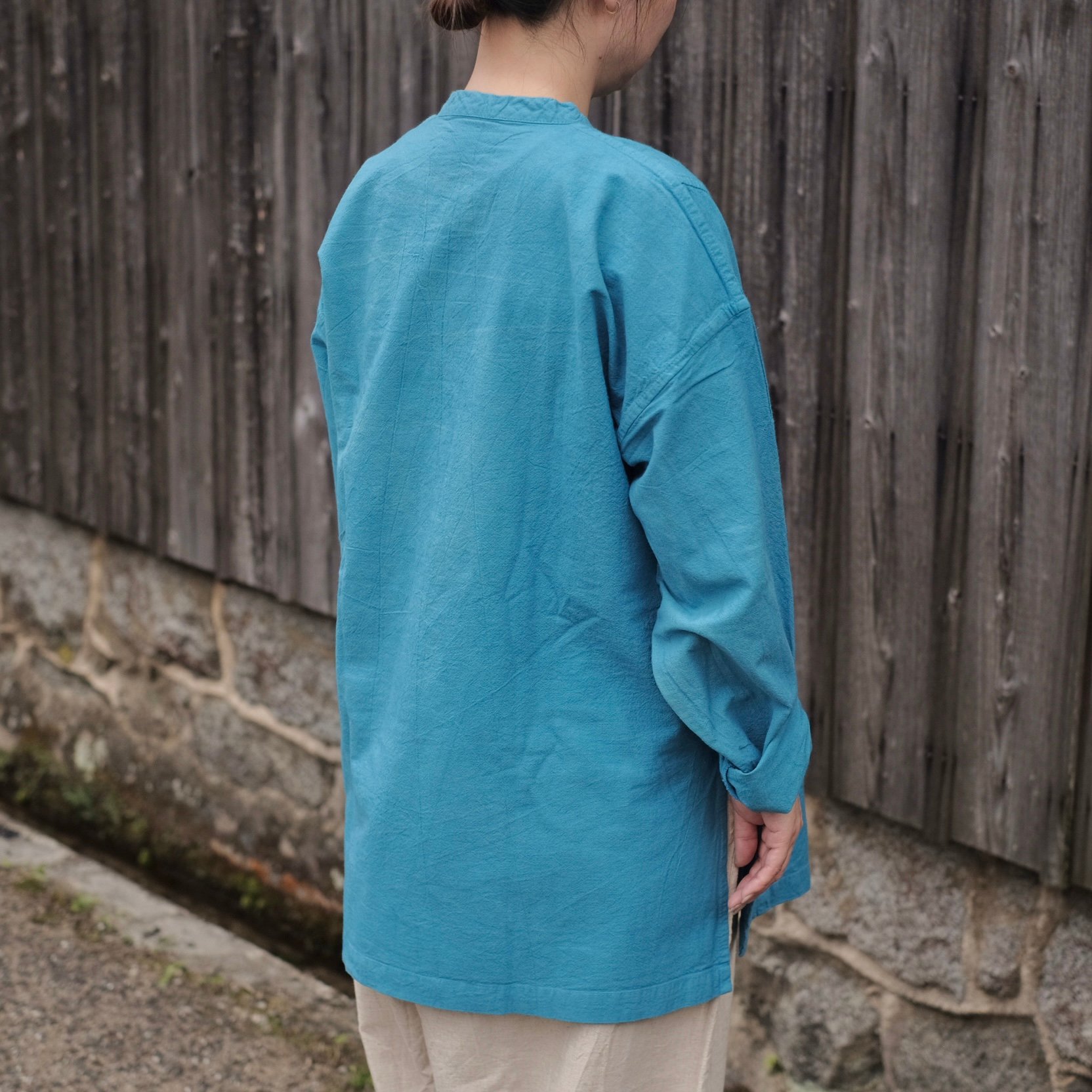 ヂェン先生の日常着 / 長袖前あきシャツ / ターコイズ | gallery hito