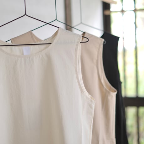 Yoli / Simple sleeveless onepiece / Beige