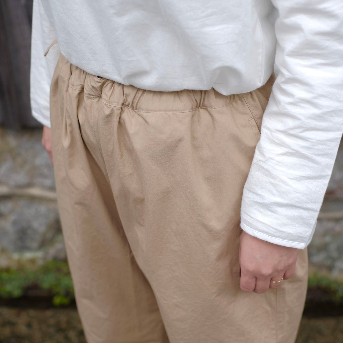 Yoli / Cotton easy pants / Beige | gallery hito