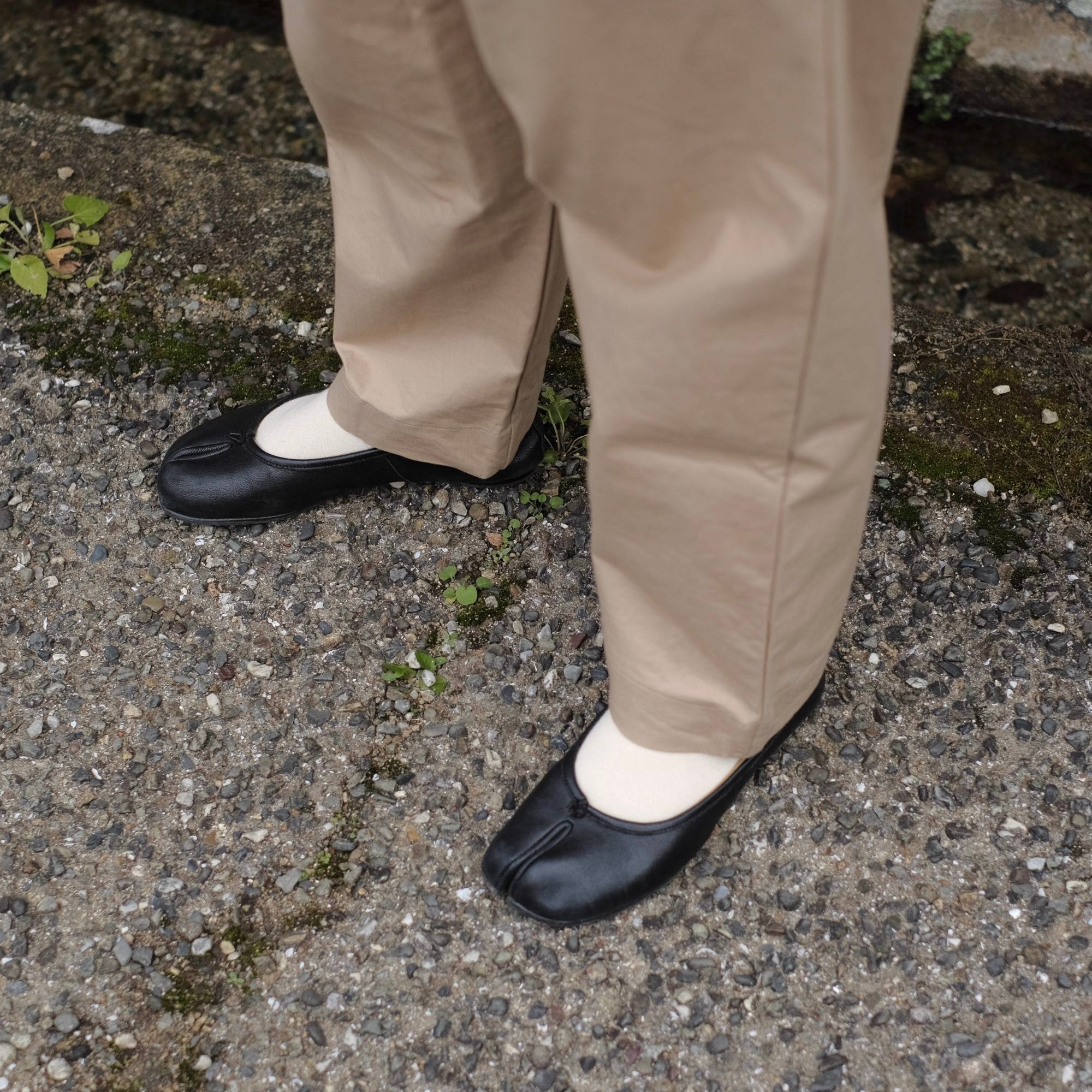 Yoli / Cotton tapered pants / Beige | gallery hito