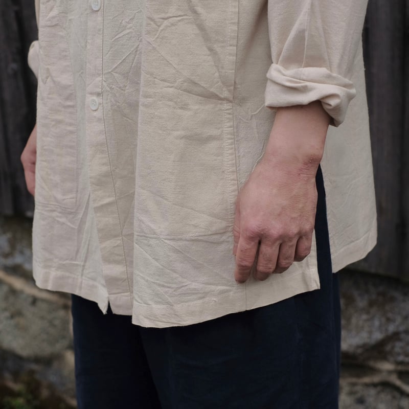 ヂェン先生の日常着 / 長袖前あきシャツ / 生成 | gallery hito