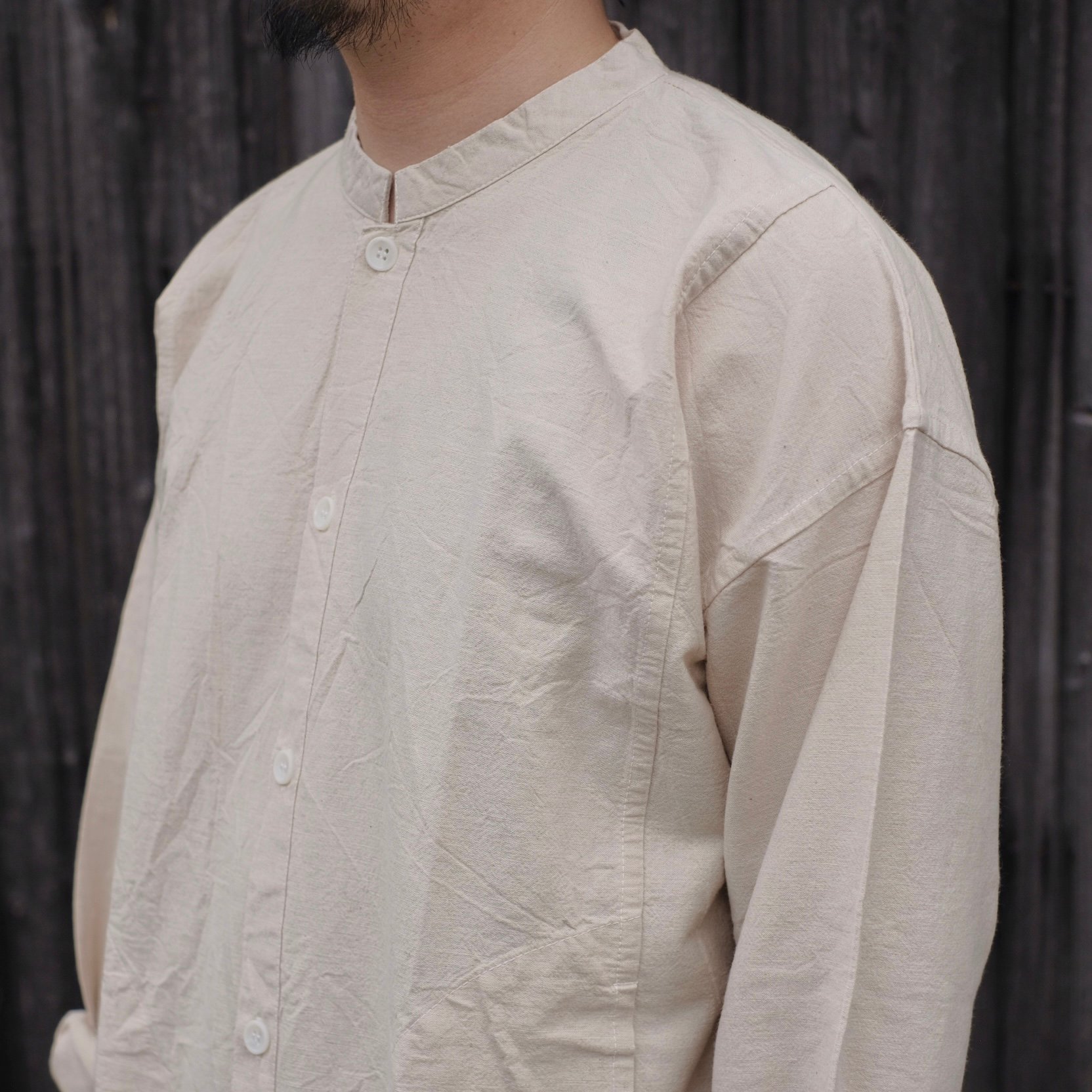 ヂェン先生の日常着 / 長袖前あきシャツ / 生成 | gallery hito