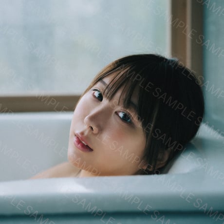 日向葵衣「キミとボクのアオイ夏」デジタル写真集