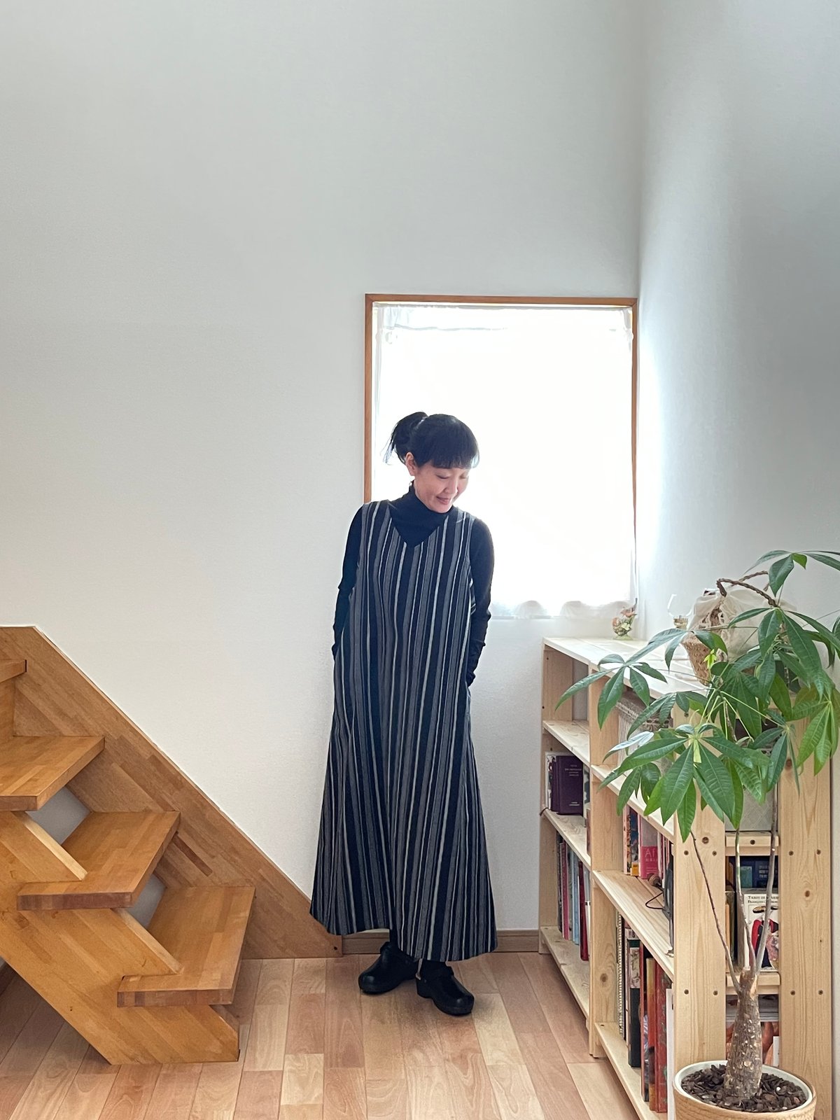 ウィメンズ中綿オーバースカート 綿麻シャンブレー フラックスデフルール刺繍アシンメトリー