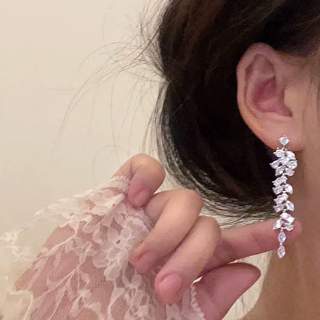ビジューロングピアス