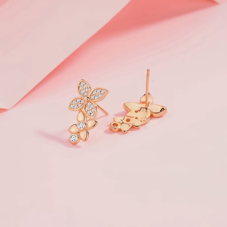 上品クローバーピアス