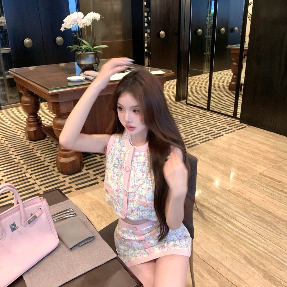67080bcaef730a1d1083268c