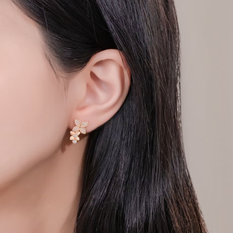 上品クローバーピアス