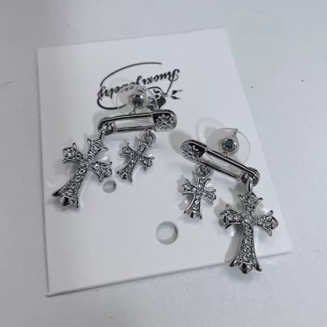 安全ピン風ピアス