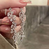 ビジューロングピアス