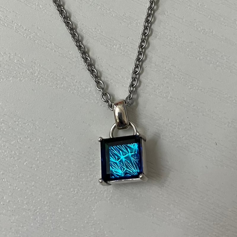 ペンダントトップ ブルー 王冠 560101000074-22 | happine