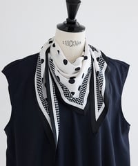 Dot-Print Triangle Silk Scarf【Off-white】