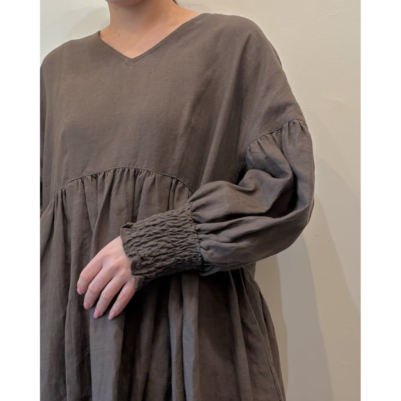 美品　ユニバーサルティシュ　トリプルワッシャーリネン Vネック　ワンピース　Ｆ UNIVERSAL TISSU】トリプルワッシャーリネン Vネックワンピース