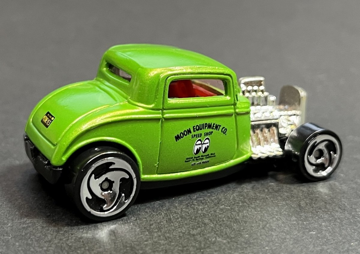 激安店舗 Sticky Frog 1/64 ダイキャストカーデカール MOON Equipped 自動車