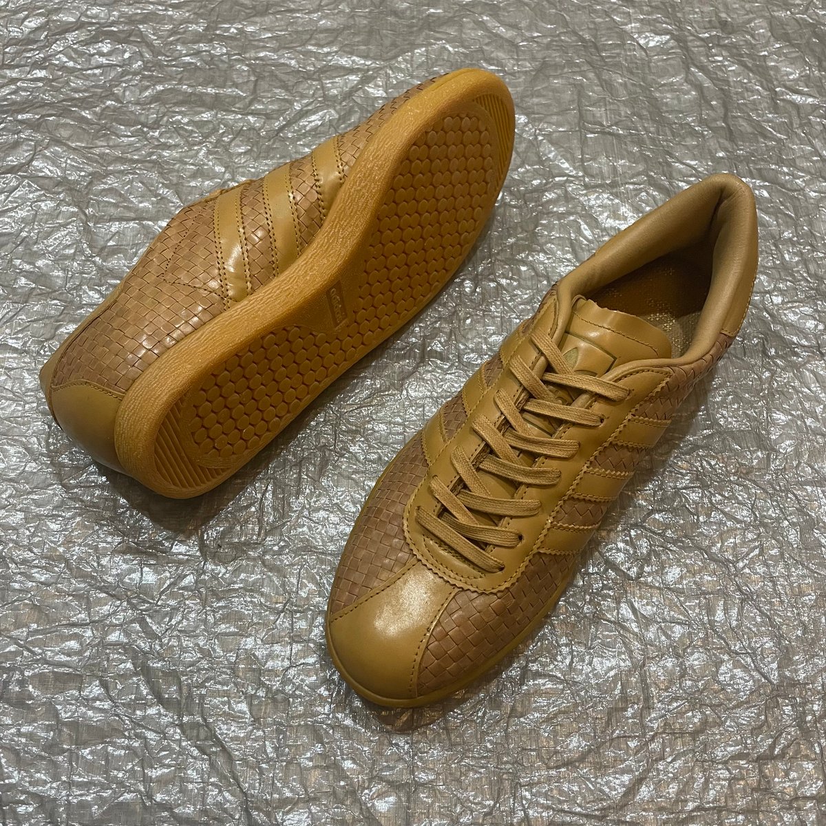 adidas TOBACCO WEAVE (2002) | Room 304