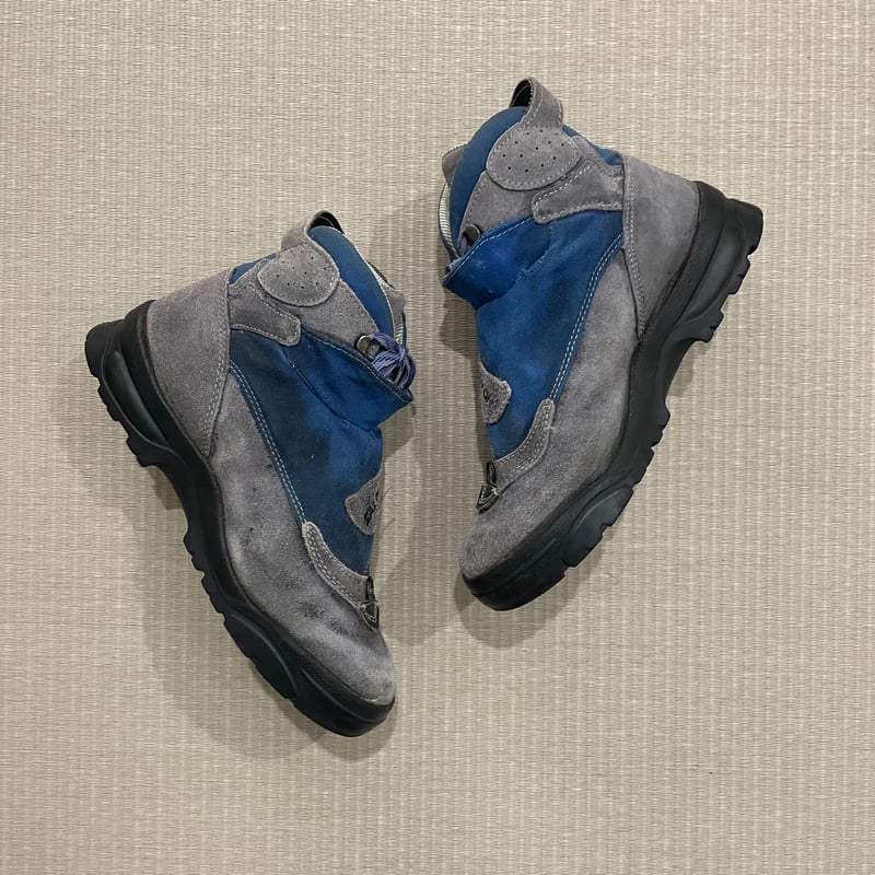 SALOMON ADVENTURE 7 (00's) | Room 304