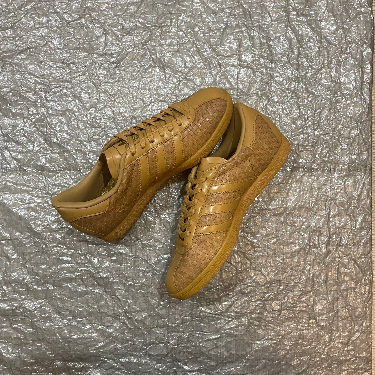 adidas TOBACCO WEAVE (2002) | Room 304