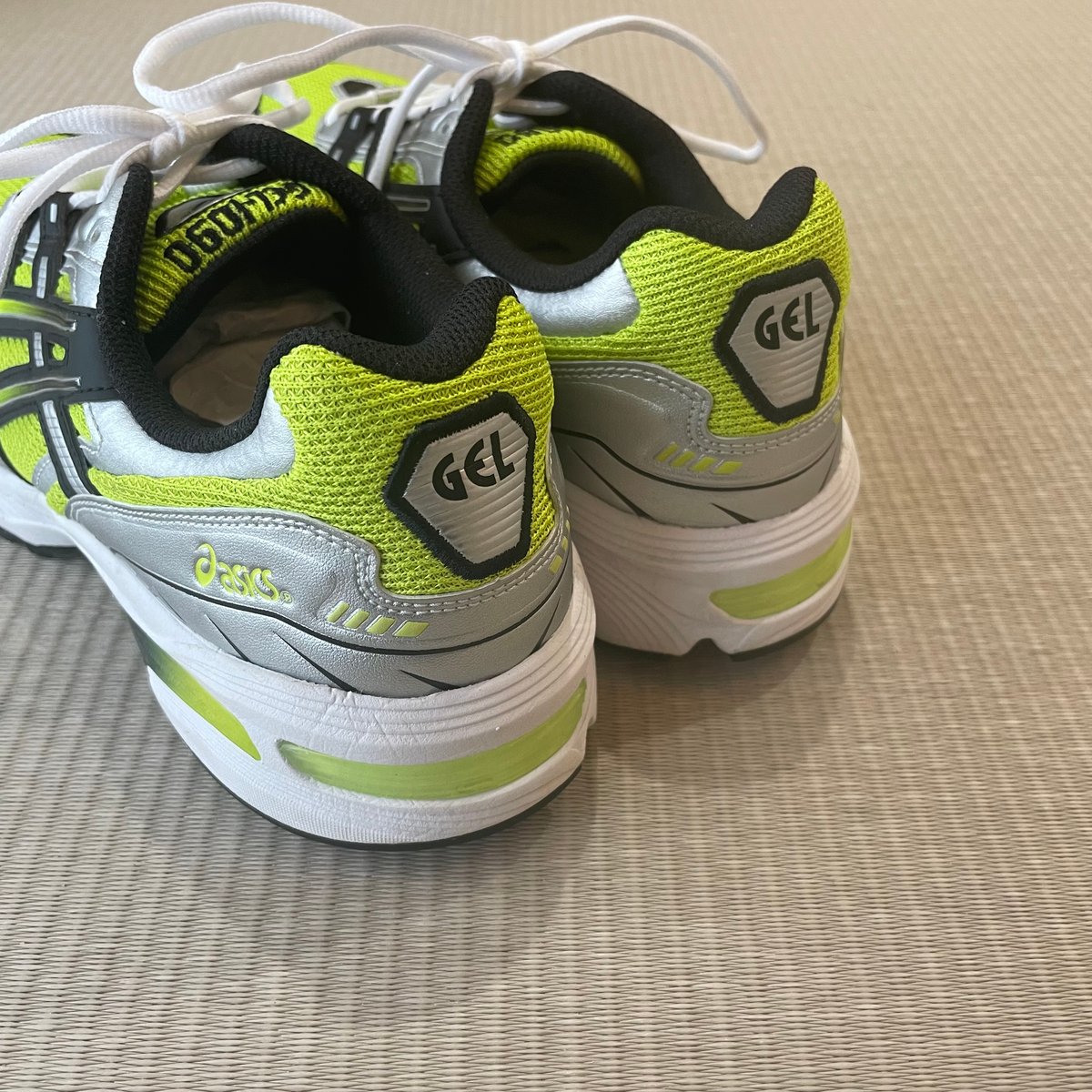 グリーンエスケープ Adidas ZX 8000 LEGO “Color Pack Green” - YouTube
