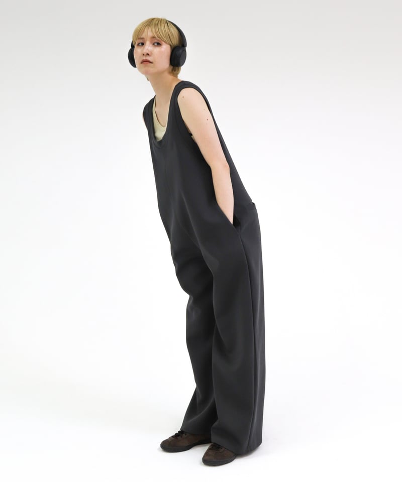 Uneck Cut Salopette | lit