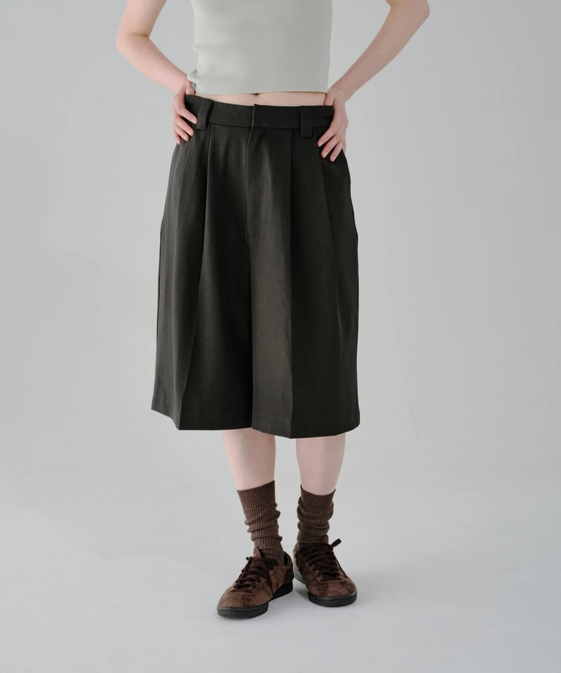 Double Tuck Half Pants | lit