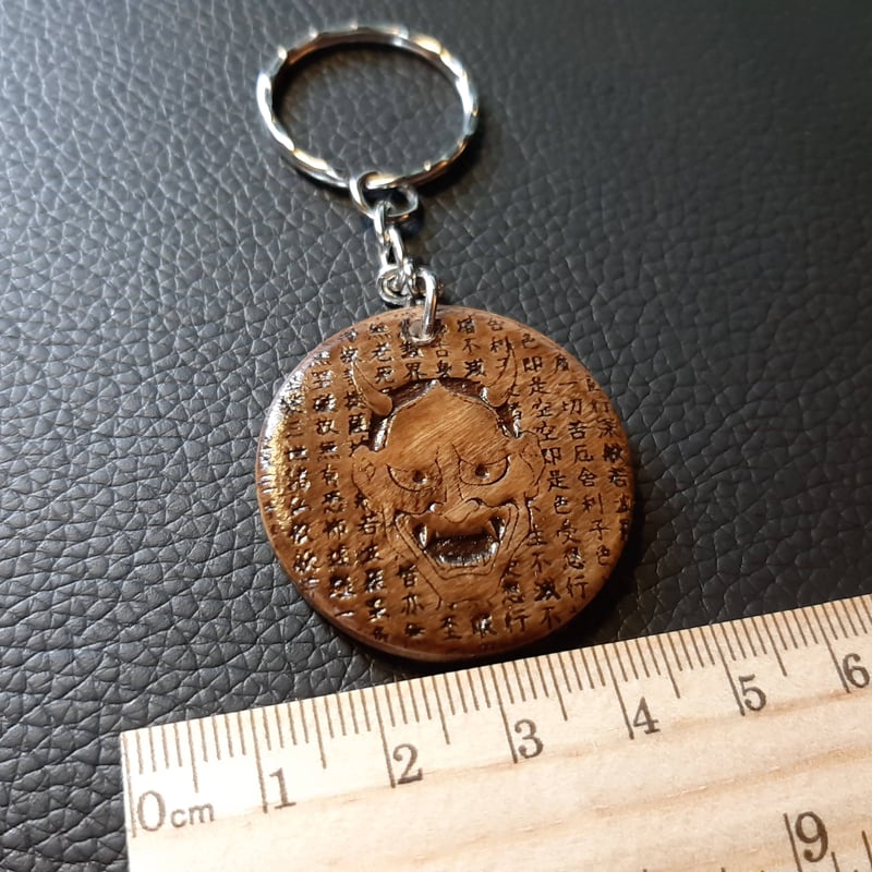 般若ちゃん01：木製キーホルダー【ニス塗装仕上げ】 | オズワルドの