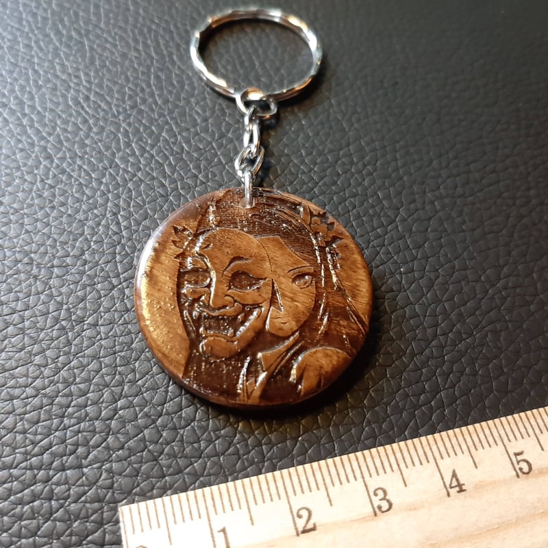 般若ちゃん01：木製キーホルダー【ニス塗装仕上げ】 | オズワルドの