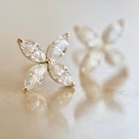 Bloom マーキス フラワーピアス