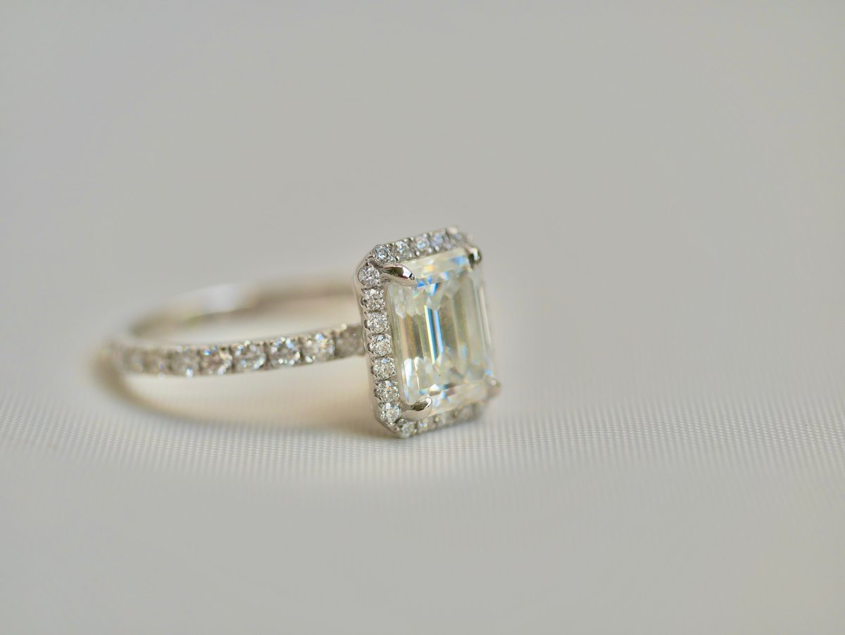 エメラルドカットエタニティリング J-R240827（4週間発送）