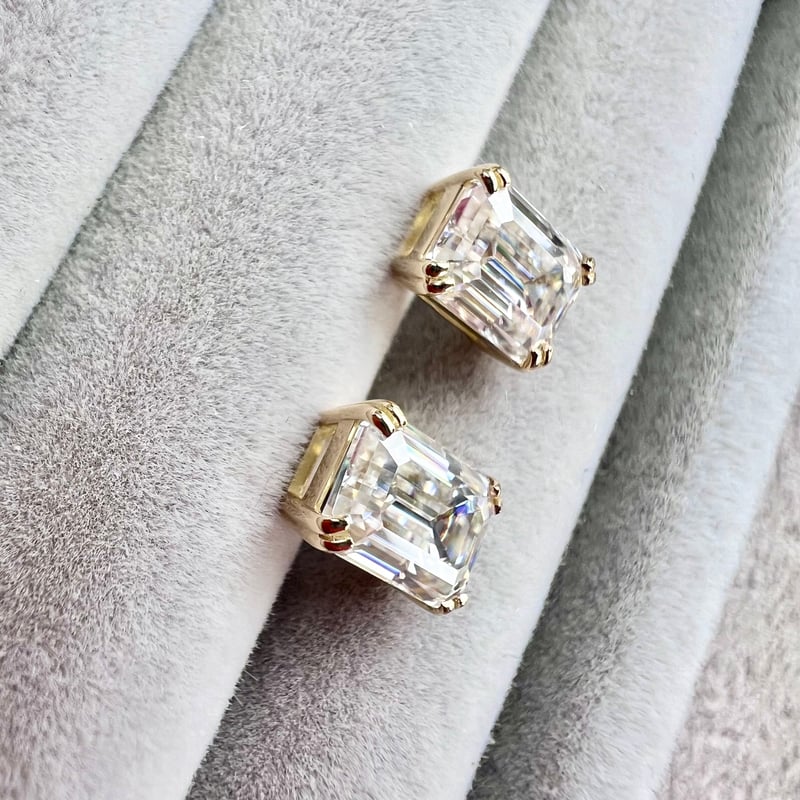 エメラルドカット W爪 スタッドピアス | illu soleil