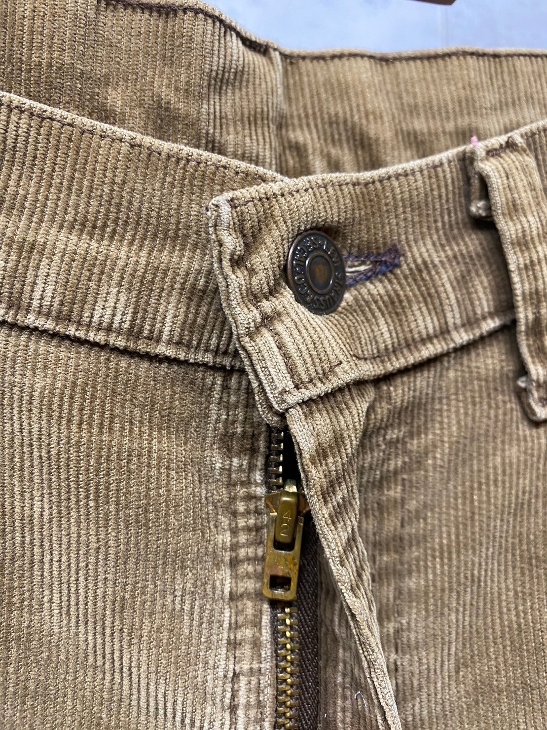 • 白タブ×USA製 Levi's519 ベージュコーデュロイ 白タブ×USA製 Levi's519 ベージュコーデュロイ