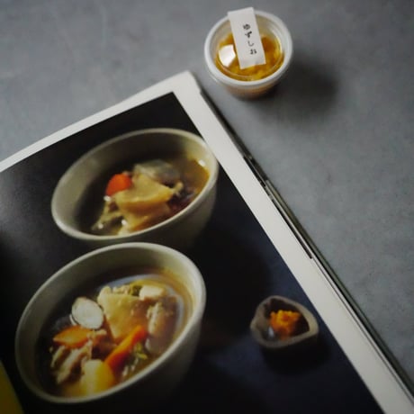 書籍と愉しむ、はじめての山ノ食堂(書籍と使い切りサイズの調味料BOXのセットです)