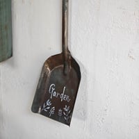 ちいさなシャベルのガーデンサイン Gardenフラワー