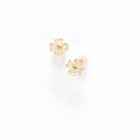 No.70　K18YGオパールピアス　計：0.52CT（0.26×2）
