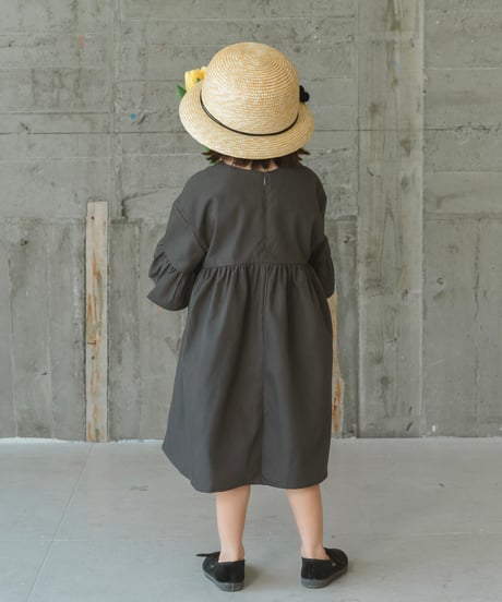 【キッズ】袖フリルワンピース