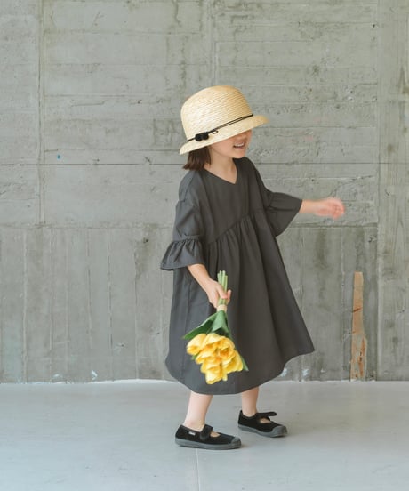 【キッズ】袖フリルワンピース