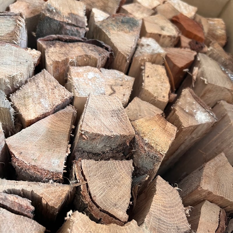 薪割りしたい方に！広葉樹の玉切り丸太。長さ29cm程度。軽トラ1台