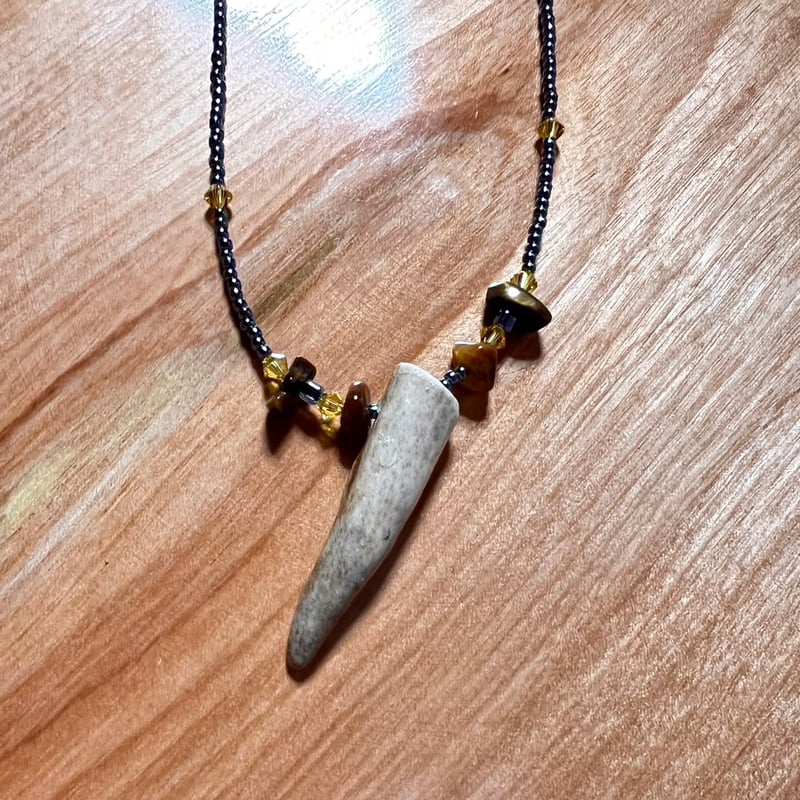 鹿角　アクセサリー素材　端材24kg 008 奈良 鹿角細工 ネックレス アクセサリーの通販 by Green｜ラクマ