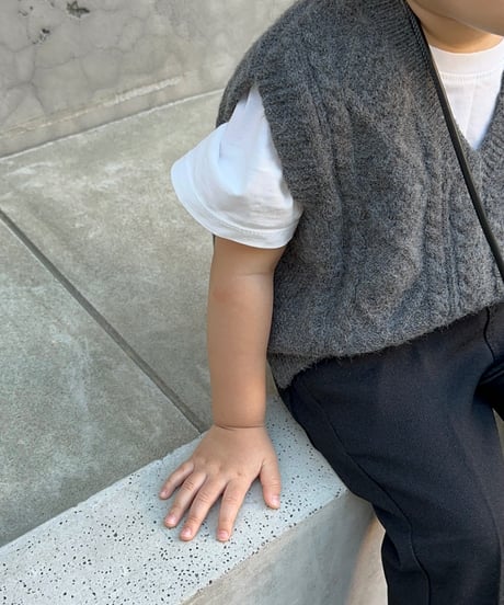 basic knit  vest