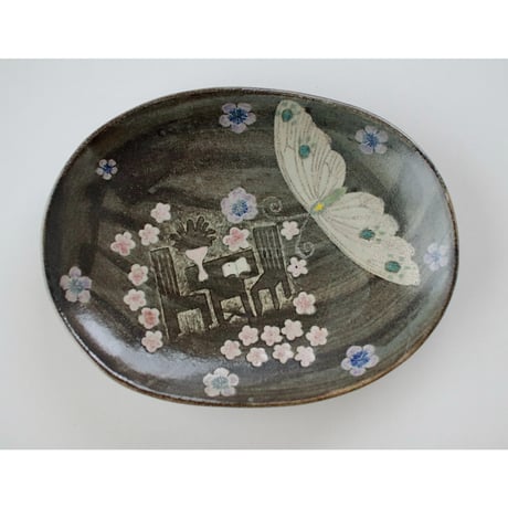 Ovalplate / To the little room / 小さな部屋へ