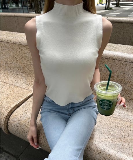 ハイネックノースリーブトップス white